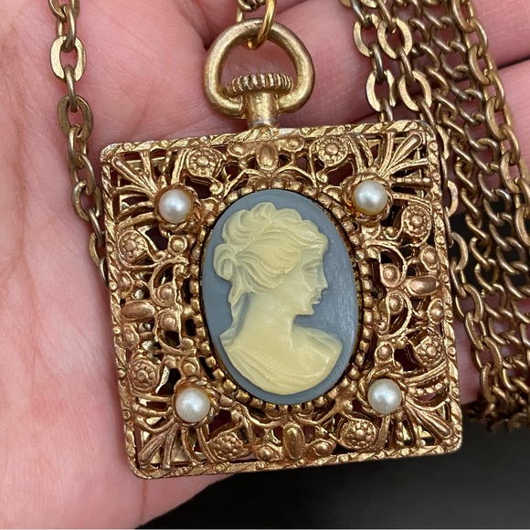 Vintage Unsigned Victorian Lady Cameo Pendant Necklace - Picture 7 of 15
